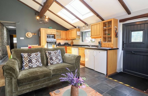 Highbridge Cottage | PEAR TREE COTTAGE, romantic, character holiday cottage in Mark