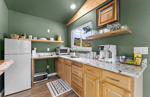 Omaha Cabin | Pearl Bay | Romantic Lakeview Cabin with Hot Tub