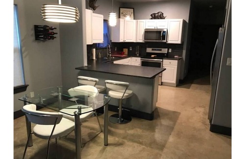 Government Hill House | Pearl/Broadway/E. Grayson Hot Spot! Close to Dtown!