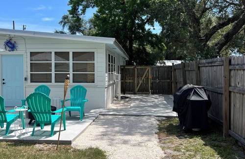 Parker House | Pearl Cottage Beach and Tyndall Airforce Base Near