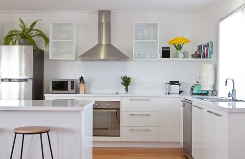 Hawley Beach House | Pearl Hawley Beach | Bright Modern Beach House | Perfect for Families + Friends