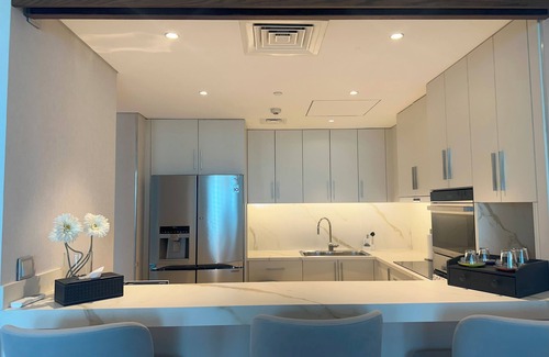 Doha Hotel | Pearl of the Marina Baywalk Penthouse