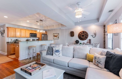 Bluffton House | Pearl of the Promenade - Old Town Bluffton 2 bedroom townhouse in Prime location