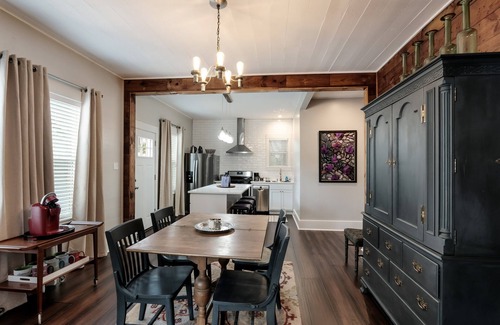 Tobin Hill House | Pearl Place - Walking Dist. to Pearl & Riverwalk North.