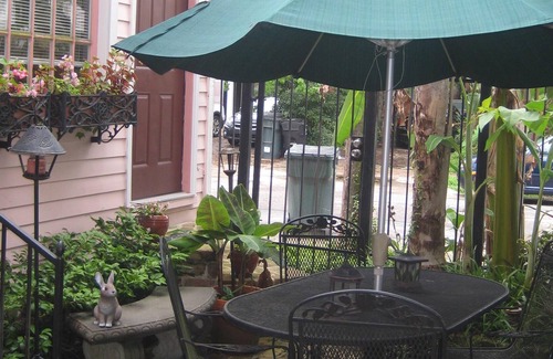 Carrollton Cottage | PEARL ST. GUEST COTTAGE OFF ST. CHARLES,30 NT. MIN.