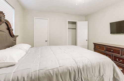 Pearland House | Pearland Home w/Patio, 21 Mi to Downtown Houston!