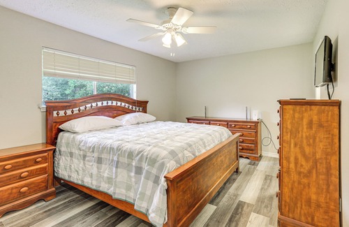 Pearland House | Pearland Home w/Patio, 21 Mi to Downtown Houston!
