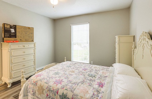 Pearland House | Pearland Home w/Patio, 21 Mi to Downtown Houston!