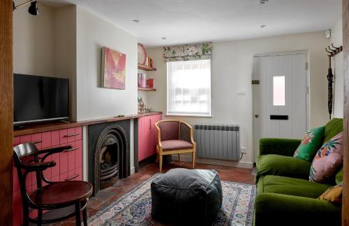 Farnham House | Pearls Cottage