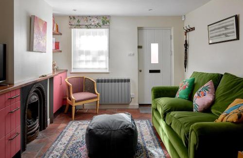 Farnham House | Pearls Cottage