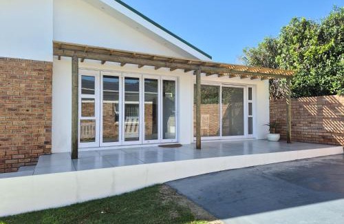 Pearly Beach House | Pearly Tides