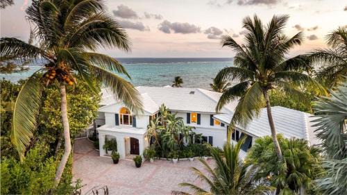 Bodden Town House | Pease Bay House