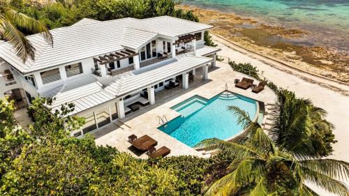 Bodden Town House | Pease Bay House