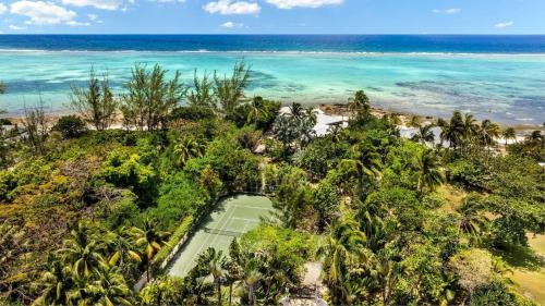 Bodden Town House | Pease Bay House