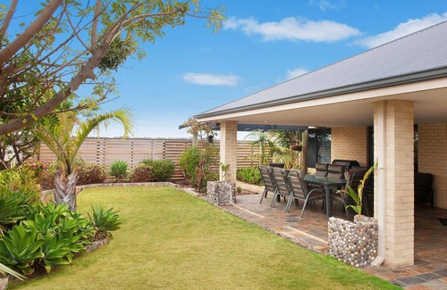 Geographe House | Pebble Beach House- WIFI, Theatre room, Secure yard