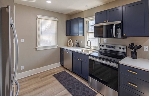 Sioux Falls Apartment | Pebble Beach w/Sunroom | Grill & Minigolf