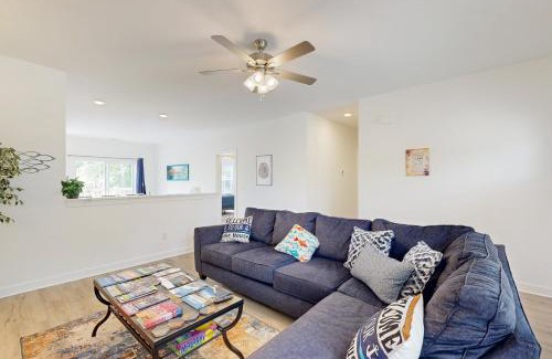 Southmont House | Pebble Point Cove