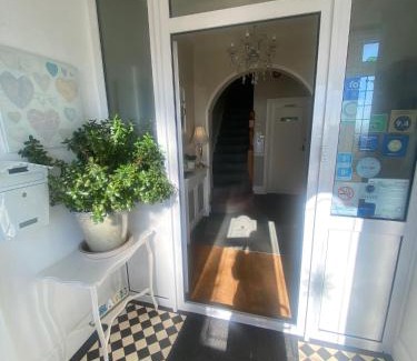 Southend-on-Sea Bed & Breakfast | Pebbles Guest House