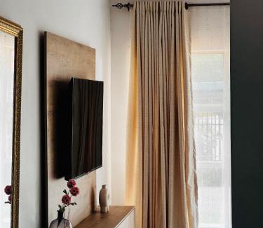 Kempton Park House | PebetseLuxury Holiday home