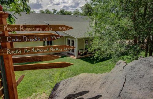 Hurricane House | Pecan Point by KABINO Mountain Trail Access Foosball Table Private Yard Firepit WiFi Grill