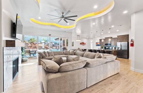Hurricane House | Pecan Valley Private Pool & Spa + Waterpark Access