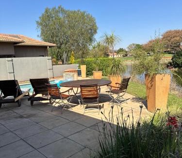 Hartbeespoort Villa | Pecanwood Holiday Home