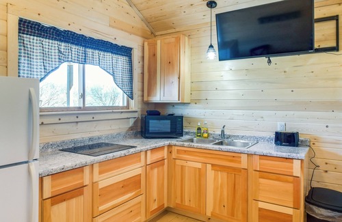 Blanchardville Cabin | Pecatonica River Cabin ~ 9 Mi to Yellowstone Lake