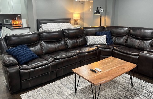 Negaunee Apartment | Peck Street’s Modern Oasis & Jacuzzi!