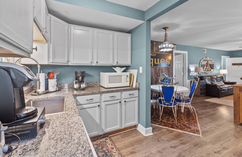 Lake Geneva Apartment | Pedal II - Private 2 Bedroom Apartment Close to Town ~ Walk Everywhere!