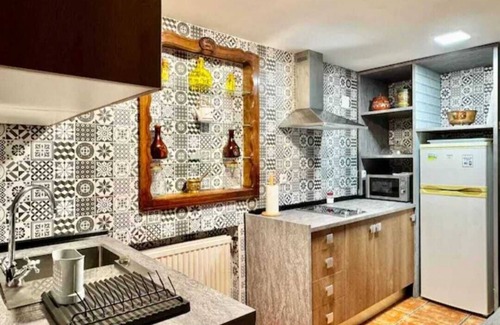 Galapagar Cottage | Pedriza-la casa de Galapagar, charming lodging, terrace and garden view