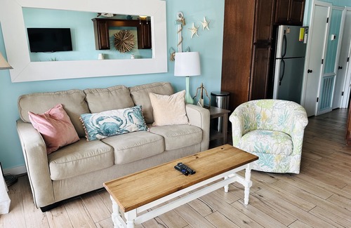 Folly Field Villa | Peek of the ocean King size bed just Steps from the Beach