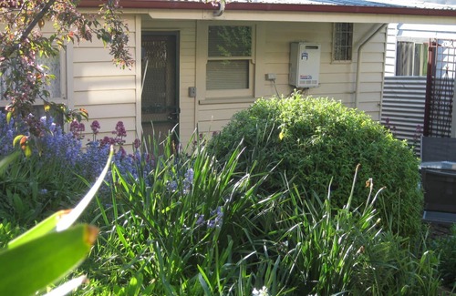 Golden Point House | Peel Cottage Bed & Breakfast