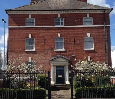 Burton on Trent Apartment | Peel House Apartments - Contractor Friendly