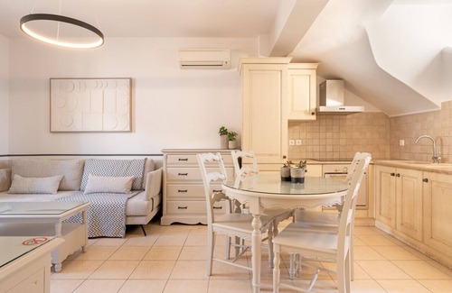 Assos House | PEFKO. Unique location, one min from the beach!