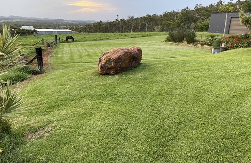 Adelaide Park Cabin | Pegasus Horse Park farm stay is a rural retreat close to the beach.