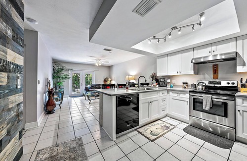 Hobe Sound House | Peggy's Retreat - Bougainvillea Cottage