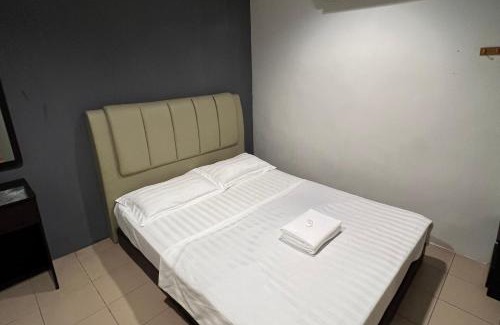 Pulau Awang Ghani Hotel | Pekan Budget Hotel