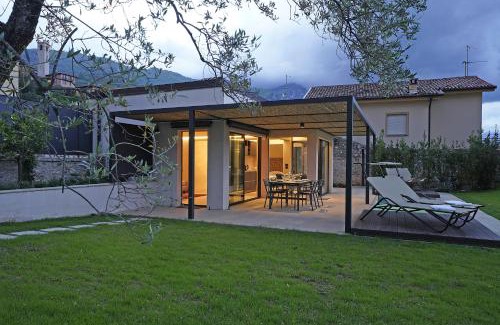 Villavetro Villa | Pelacà 1931 Small Villa with minipool