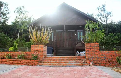 Kampung Rawa House | Pelamin Garden Homestay & Wedding
