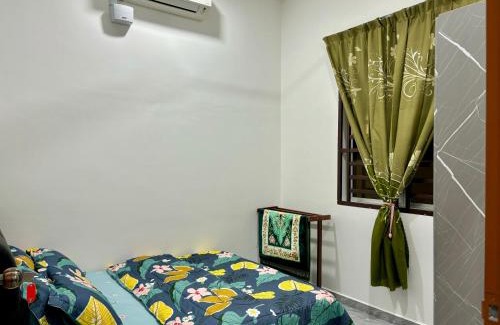 Serom House | Pelangi Highway Homestay Kuning,A4
