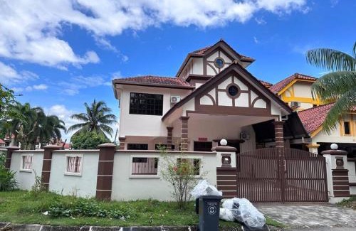 Ulu Tiram House | Pelangi Indah 8 Rooms Corner Pool Table