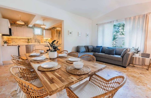 Ocean Park House | Pelegrina Beach Haus | 6BR | Chef | Powered G | SJ