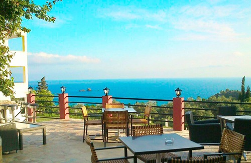 Parelia Apartment | Pelekas Beach, Studio Apartments with a pool