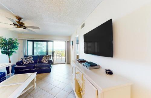Stuart Apartment | Pelican #1109