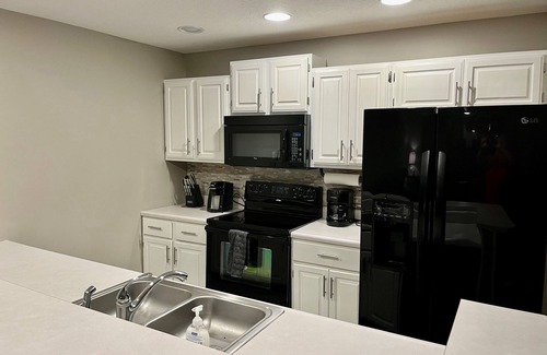 Osage Beach Condo | Pelican Bay - 2B/2B, 28' slip, by Margaritaville!