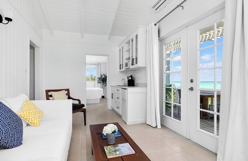 Whitby Hotel | Pelican Beach Hotel