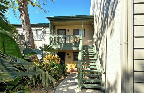 Vamo Condo | Pelican Cove Condominium unit 204