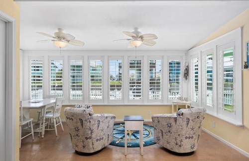 Palm Harbor House | Pelican Cove