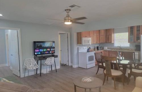 Bonita Springs Apartment | Pelican Fresh Entire Unit Kit Washer Dryer Upstairs 3Mi to Beach