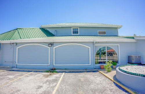 Aransas Pass Hotel | Pelican Inn by Belvilla Aransas Pass, TX